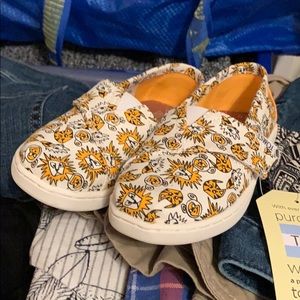 Time lion monkey eagle shoes NWT